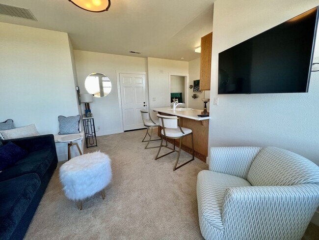 Building Photo - 189E - CS