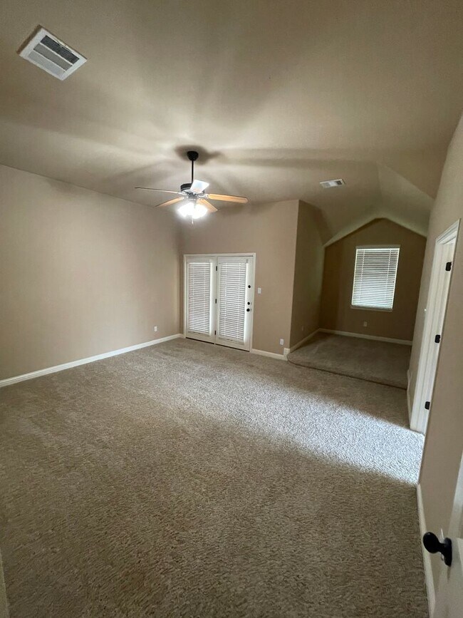 Building Photo - South Austin Dream in Sought-After Subdivi...
