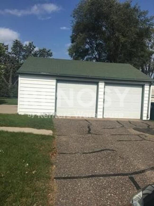 Building Photo - 161 90th Ln NE