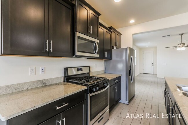 Building Photo - 13038 N Murray Dr