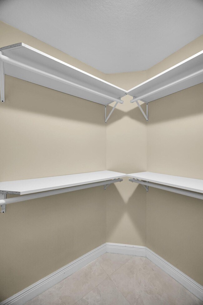 Building Photo - 1037 SW Payne Ave