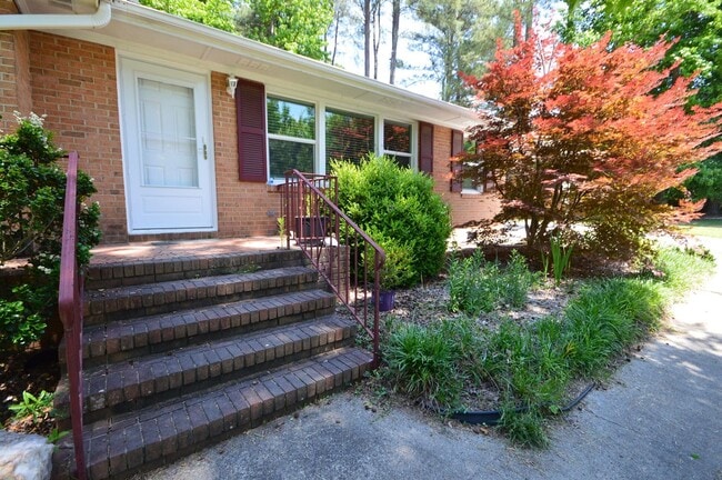 Building Photo - 304 Arrundale Dr