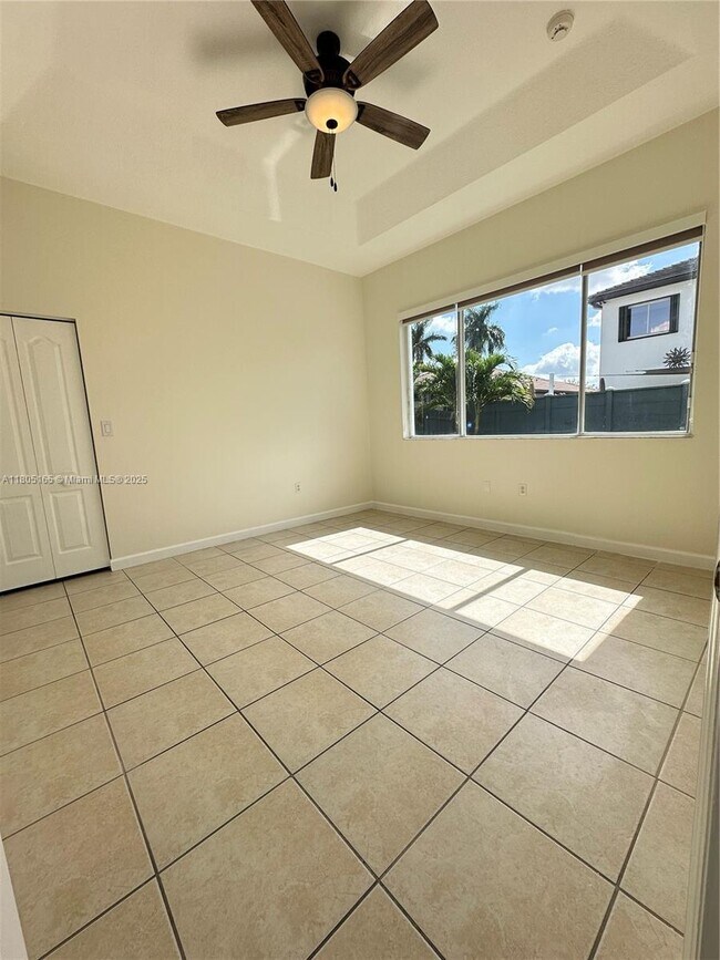 Building Photo - 1365 SW 154th Ct