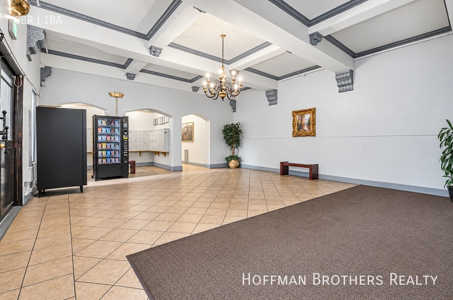 Building Photo - 627 Normandie Ave