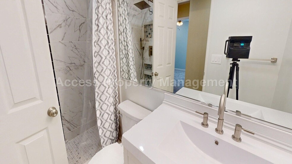 Building Photo - 3728 Terneuzen Ave