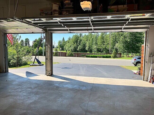 Building Photo - "Discover Your Dream Home: Spacious 4-Bedroom Sanctuary with 3 Full Baths in Beautiful Anchorage!"