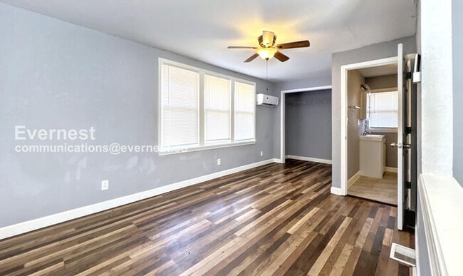 Building Photo - 1402 E 65th St