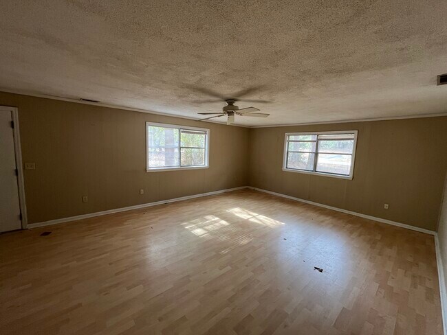 Building Photo - 211 Henderson St