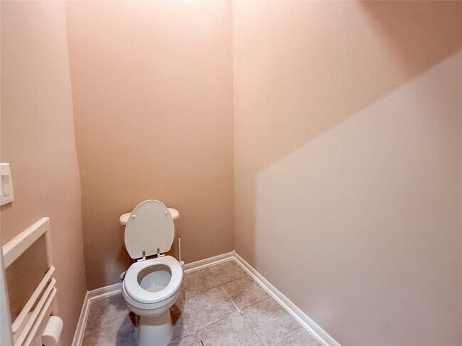 Building Photo - 2426 Clippers Square