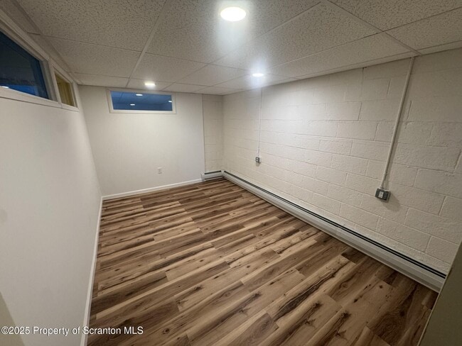 Building Photo - 910 Bernard Ave