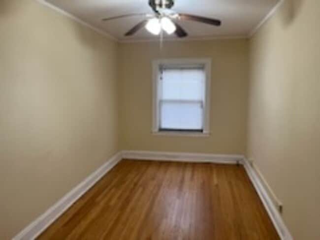 Building Photo - Condo wFREE HEAT in Belmont Cragin! In-uni...