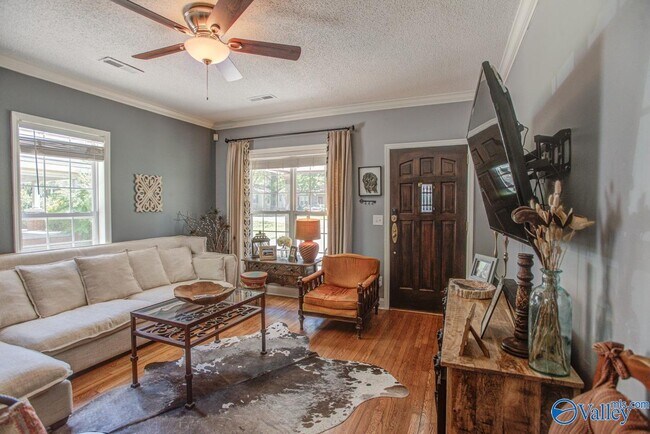 Building Photo - 1605 McCullough Ave NE