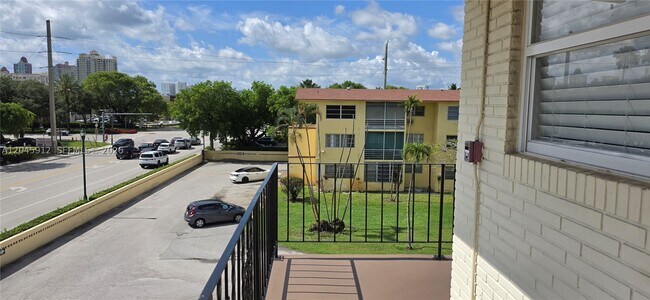 Building Photo - 20201 NE 29th Ct