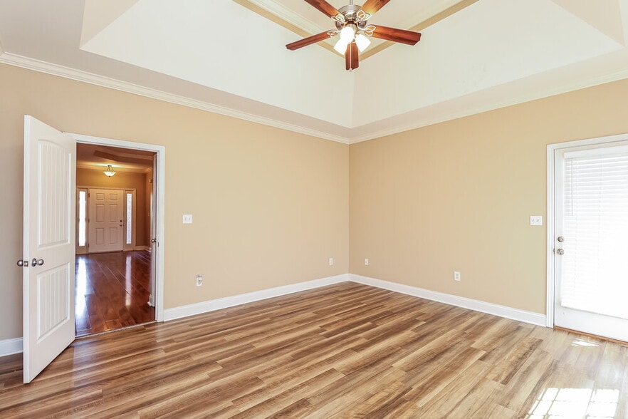 Building Photo - 2045 Highview Way