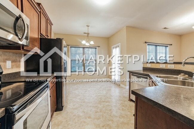 Building Photo - 405 Peppermint Dr