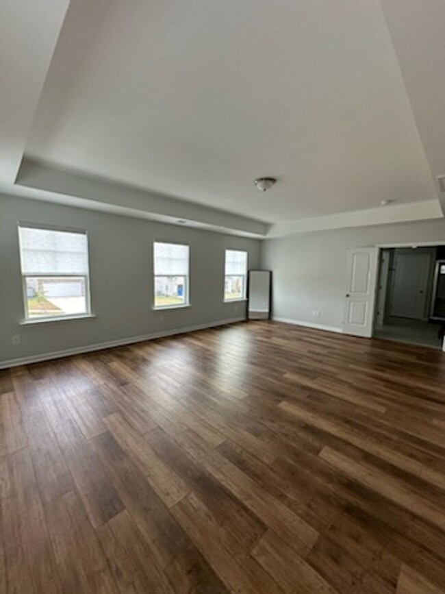 Building Photo - MOVE IN SPECIAL - Luxurious Five Bedroom H...