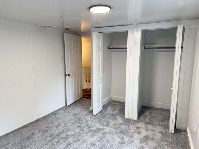 Building Photo - Newly Renovated 3 Bedroom 1.5 Bathroom Hom...