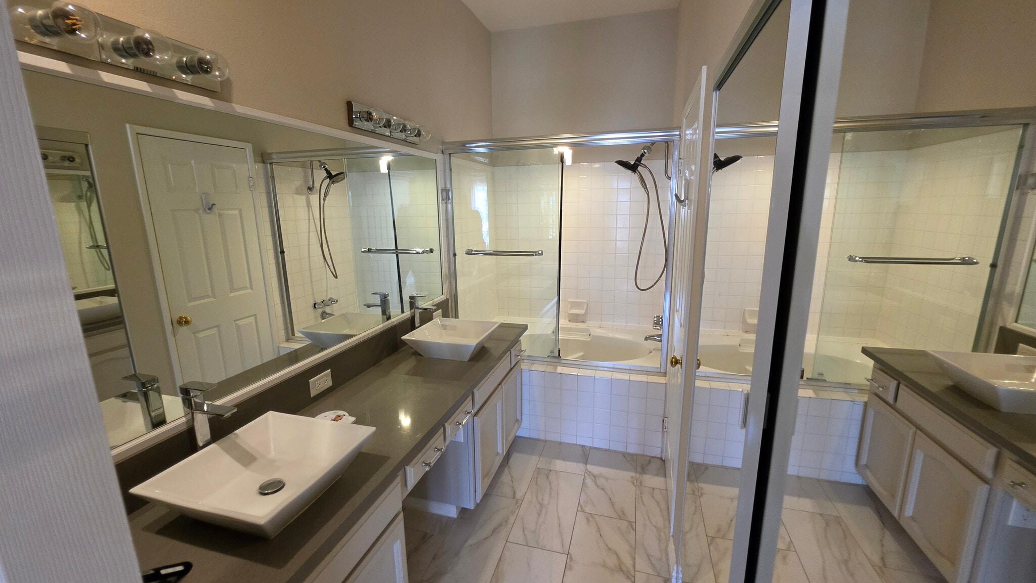 Spacious primary bathroom - 644 Warwick Ave