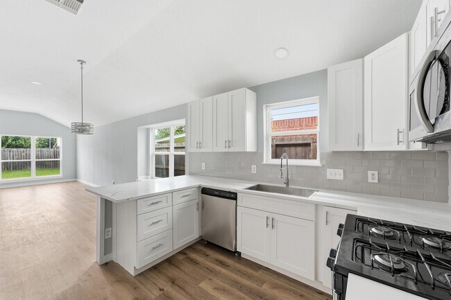 Building Photo - 25414 Barmby Dr