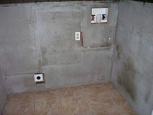 Building Photo - Charming 4BR House in Atlanta