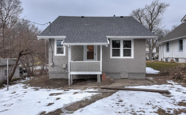 Building Photo - Charming 2 Bedroom Home!