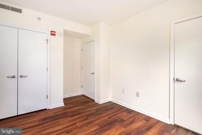Building Photo - 355 I St SW