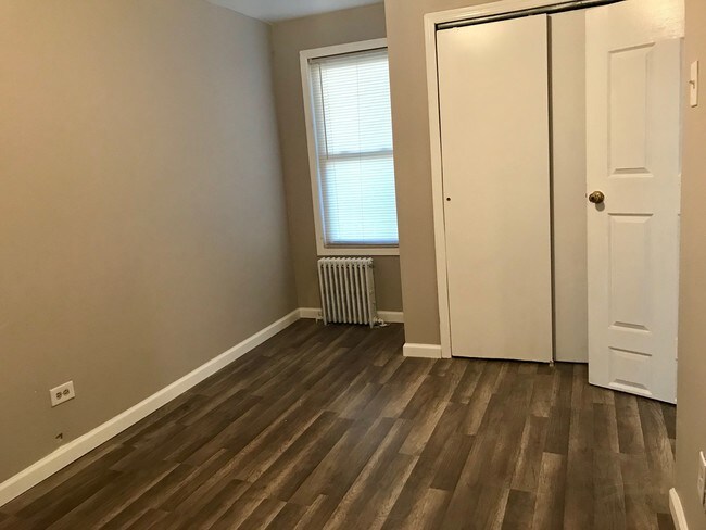 Building Photo - 85 Warren St