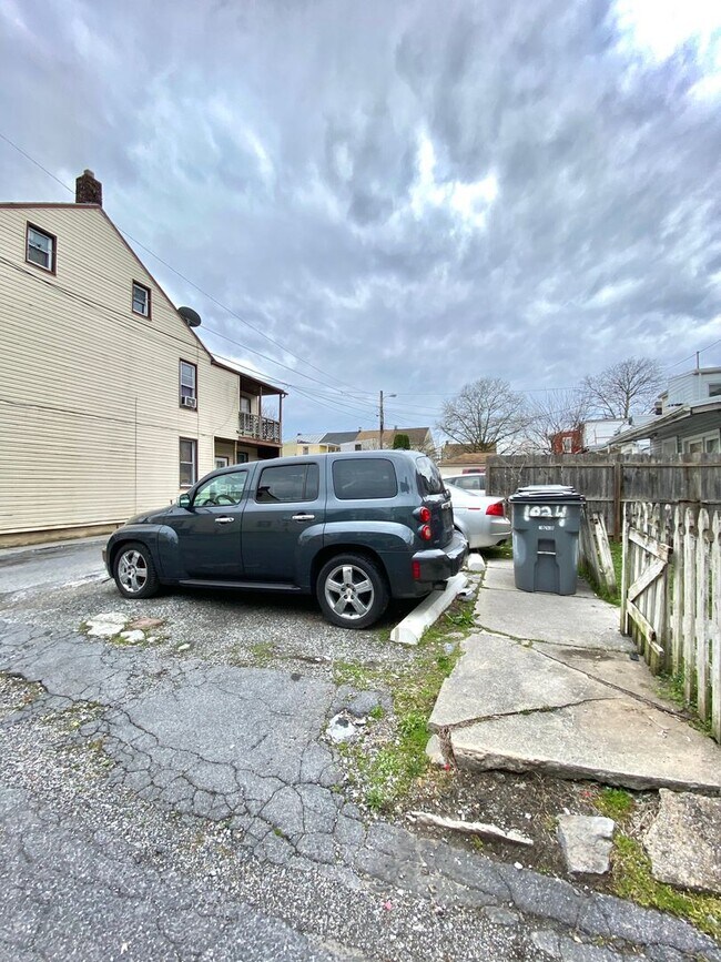 Building Photo - 1024-1026 Lehman St