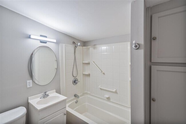 Building Photo - 1442 Magnolia St