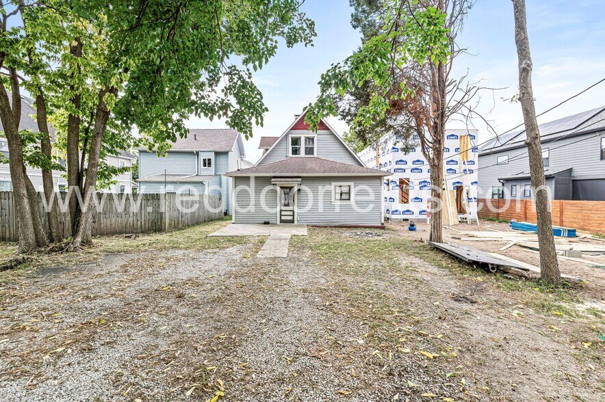 Building Photo - 2037 Bellefontaine St