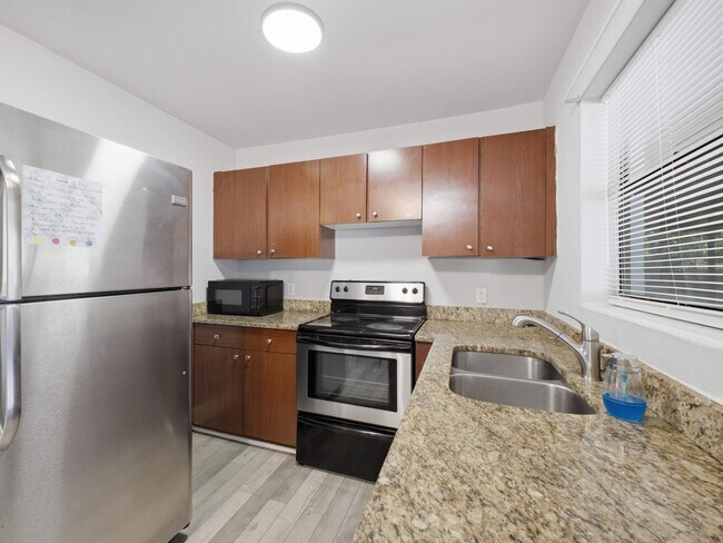 Building Photo - 4862 Andros Dr