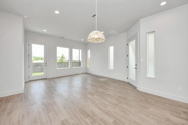 Building Photo - 13104 Moncloa Dr