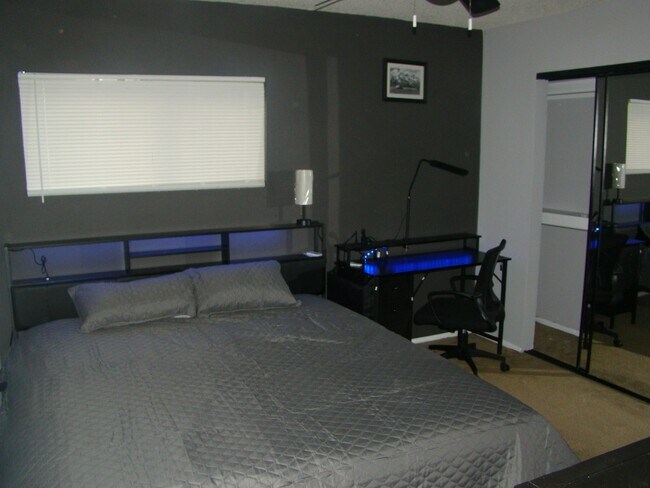 Building Photo - 461 W Holmes Ave