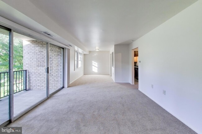 Building Photo - 862 College Pkwy