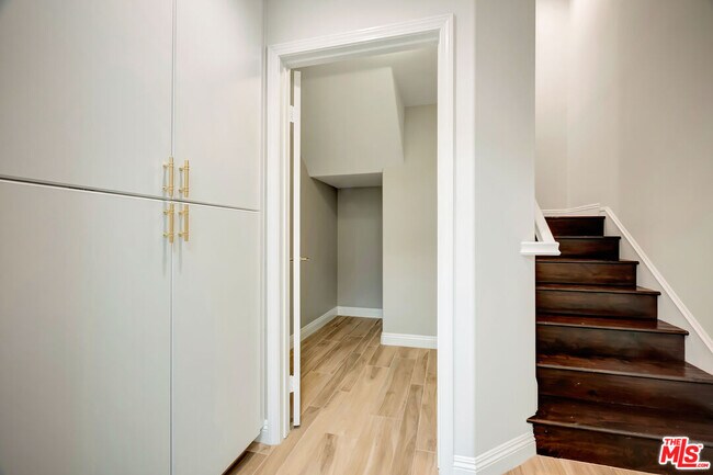 Building Photo - 6463 Zuma View Pl