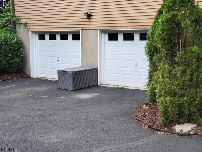 Building Photo - 54 S Spruce St