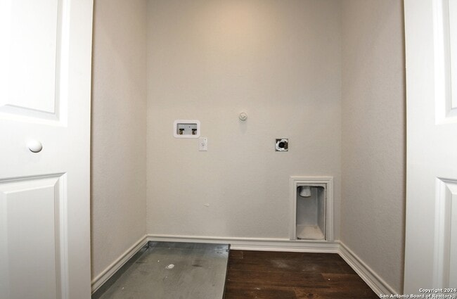 Building Photo - 2527 Lynwood Bnd