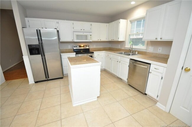 Building Photo - 2128 Leadenhall Way