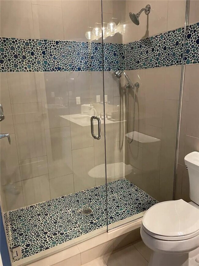 Building Photo - 404 NE 13th Ave