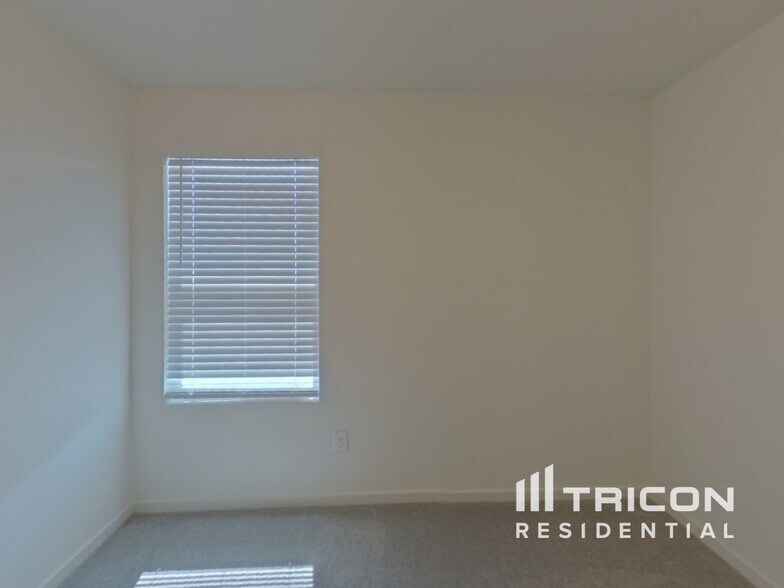 Building Photo - 10740 Cowhide Ln