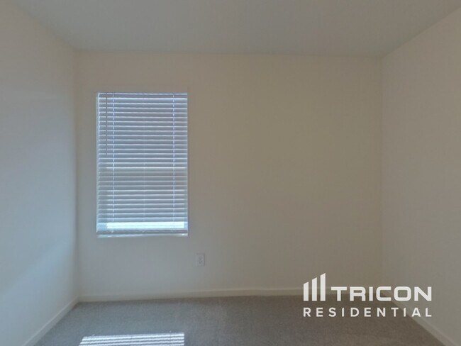 Building Photo - 10740 Cowhide Ln