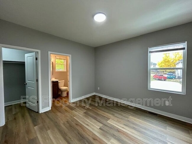 Building Photo - 321 N Kealing Ave