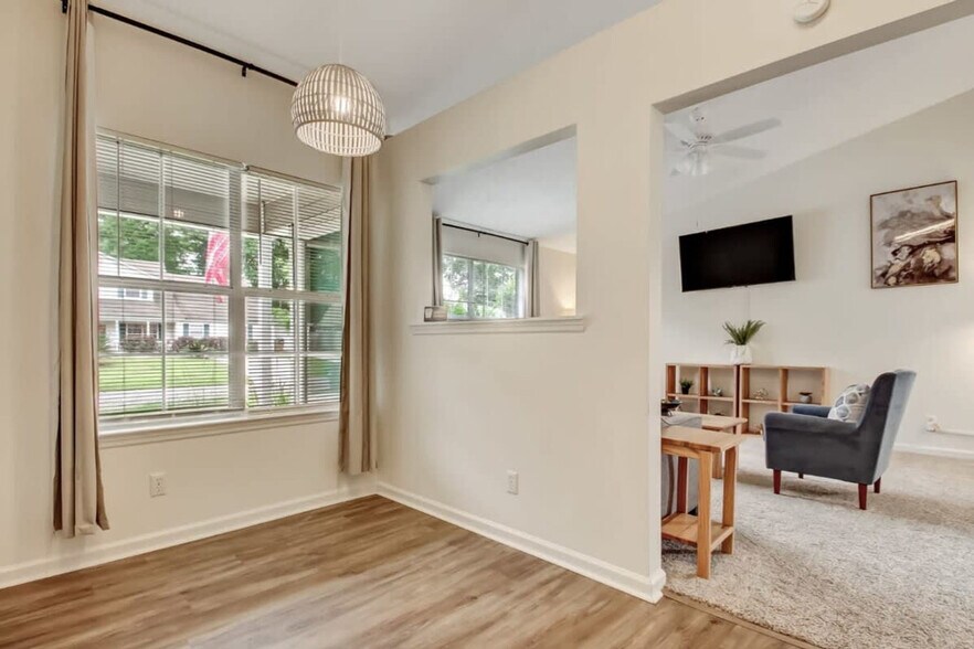 Building Photo - 222 Laurelwood Dr