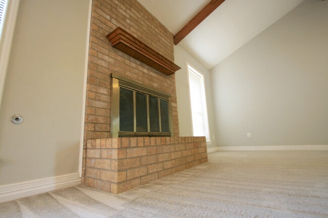 Building Photo - Great 3/2 CS Home in Raintree