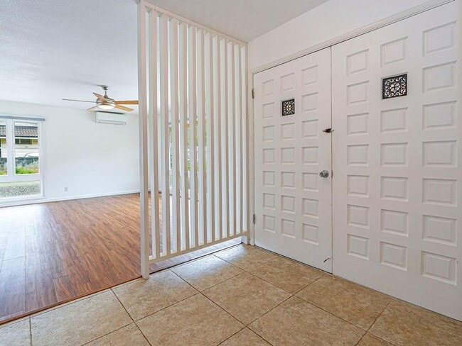 Building Photo - Pet Friendly in Kailua - Enchanted Lakes!