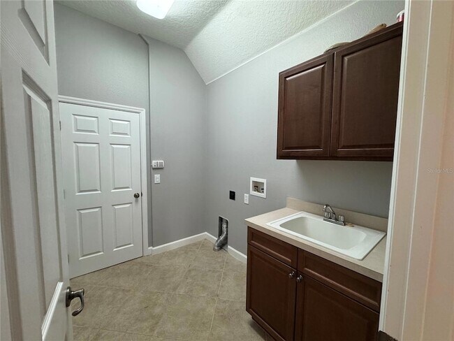 Building Photo - 142 Harrington Ct