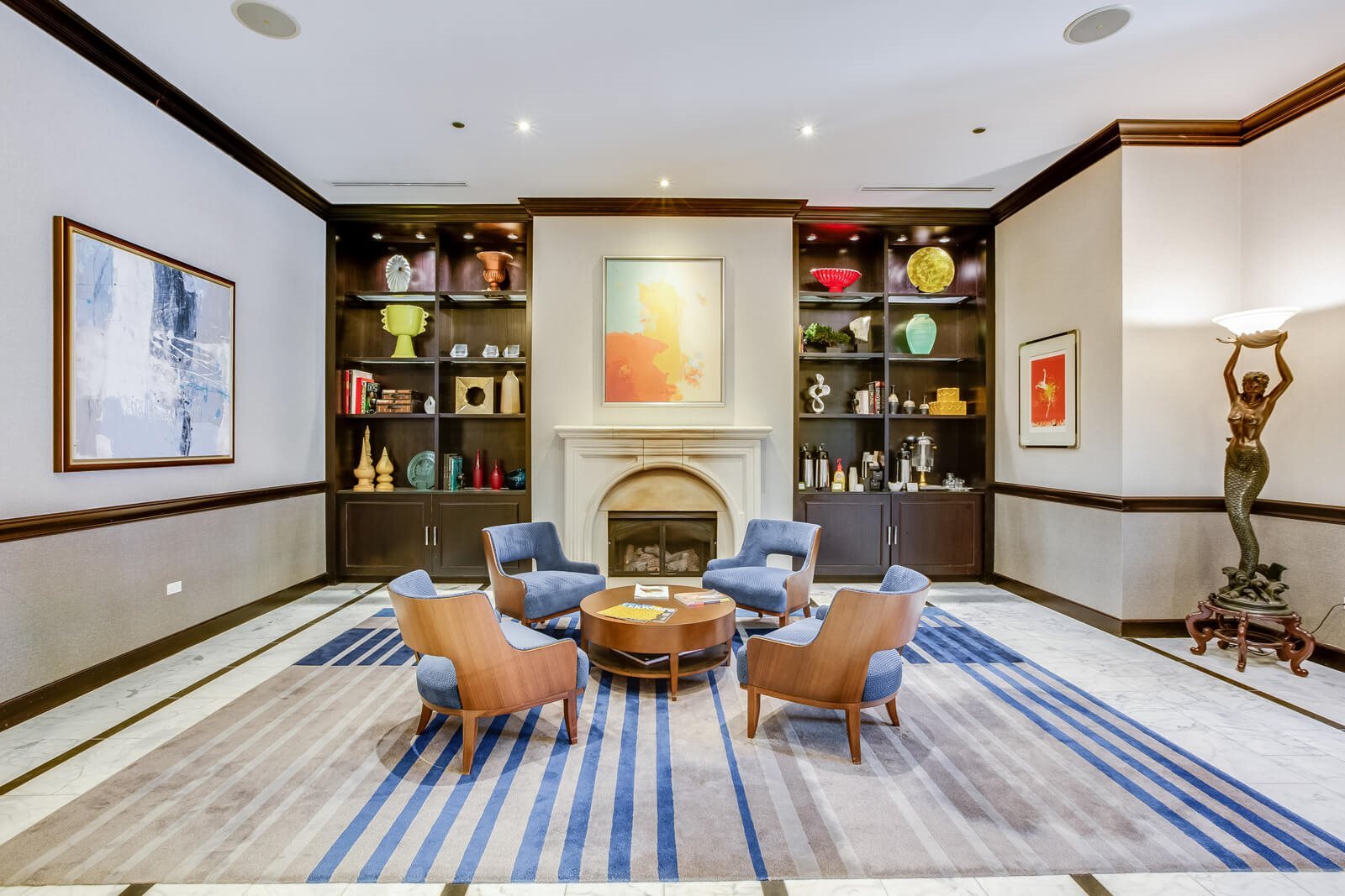 Welcoming cozy lobby - 316 W Erie St