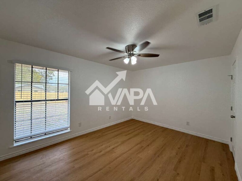 Building Photo - 222 Kerry Brook Dr