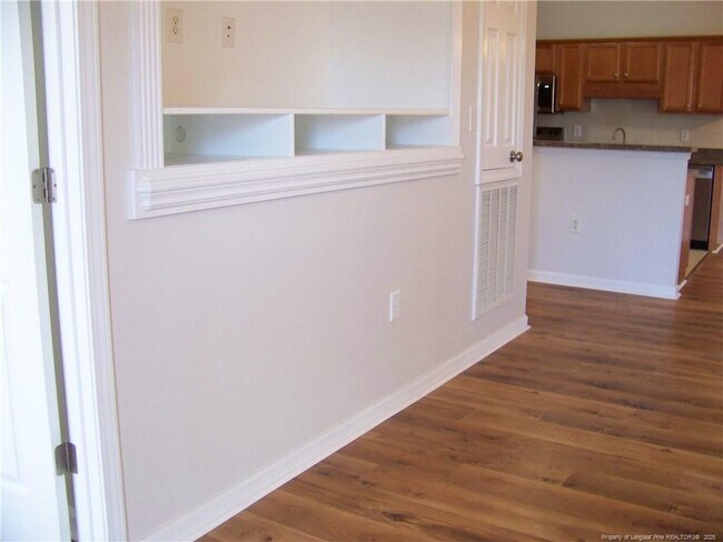 Building Photo - 616 Marshtree Ln