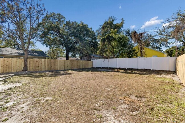 Building Photo - 9412 N Brooks St